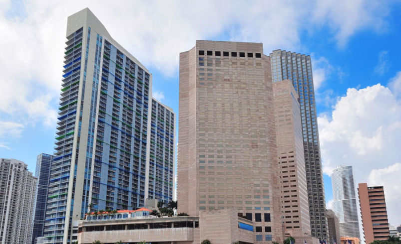 Real Estate Companies vs. Private Sellers: Which Is Better in Abu Dhabi?