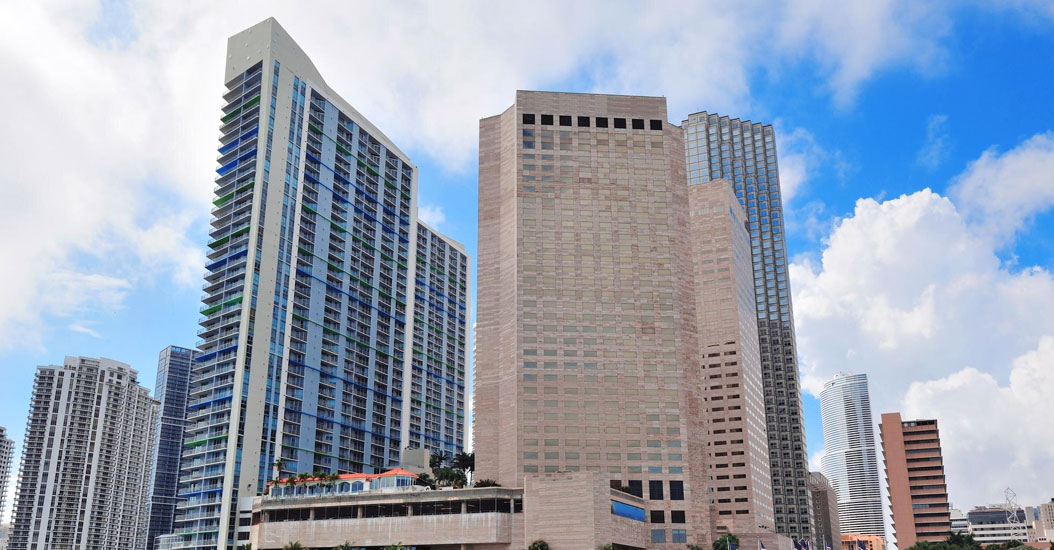 Real Estate Companies vs. Private Sellers: Which Is Better in Abu Dhabi?