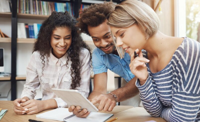 A Student’s Guide to Checking Dissertation Writing Service Reviews