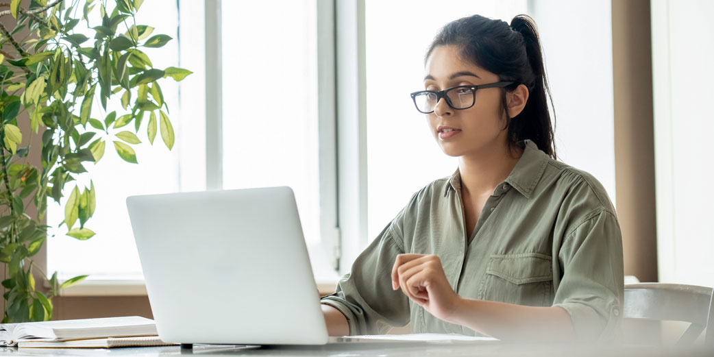 Tips-for-Busy-Students-to-Handle-Online-Courses-and-Research